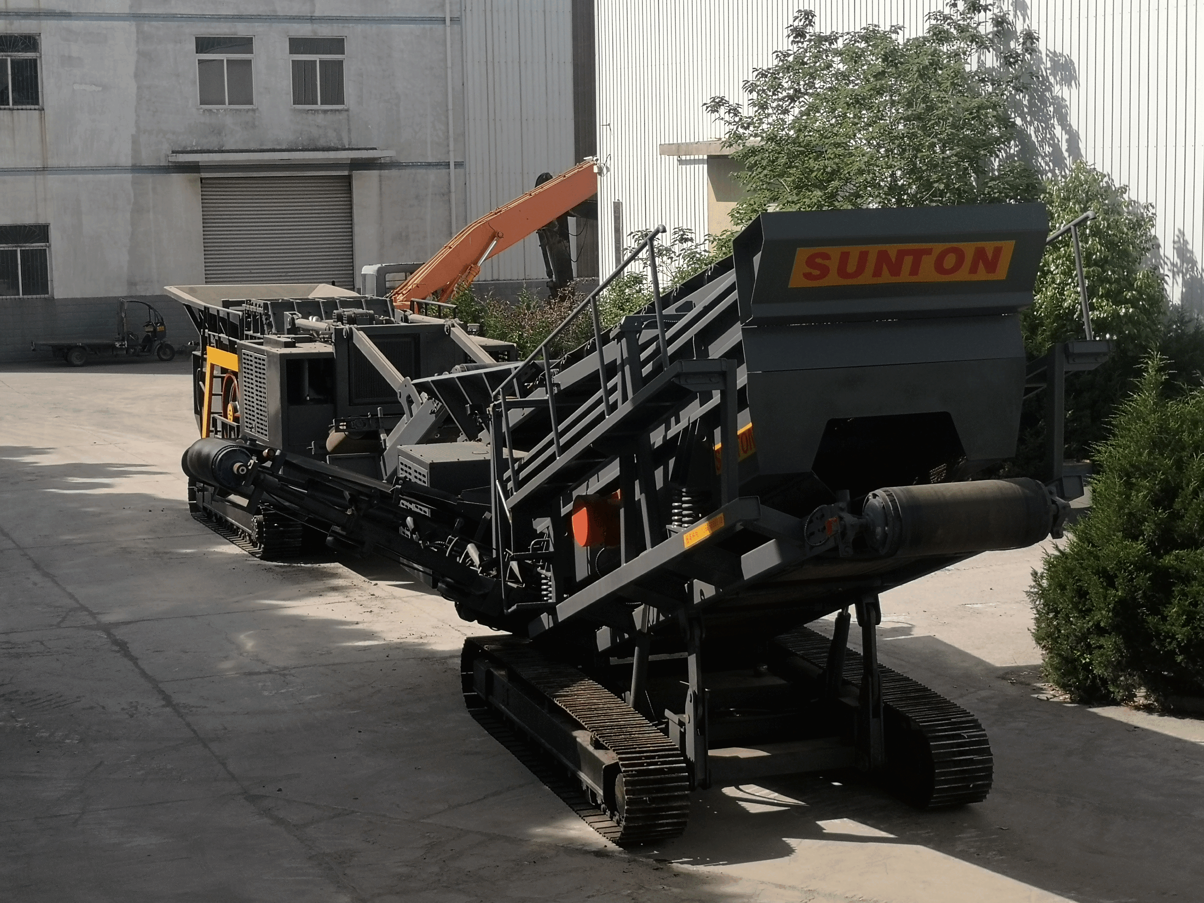 SF300 履帶式移動(dòng)篩分機(jī)